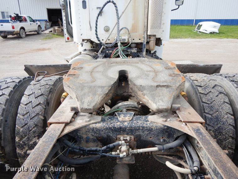 image for item HM9718 2005 Freightliner Columbia  semi truck