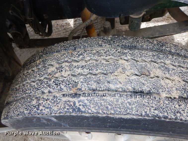 image for item HM9718 2005 Freightliner Columbia  semi truck