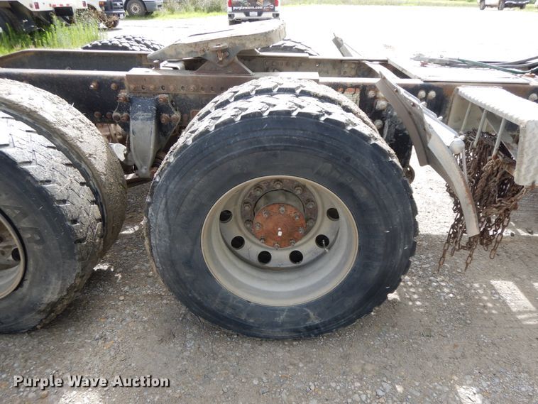 image for item HM9718 2005 Freightliner Columbia  semi truck