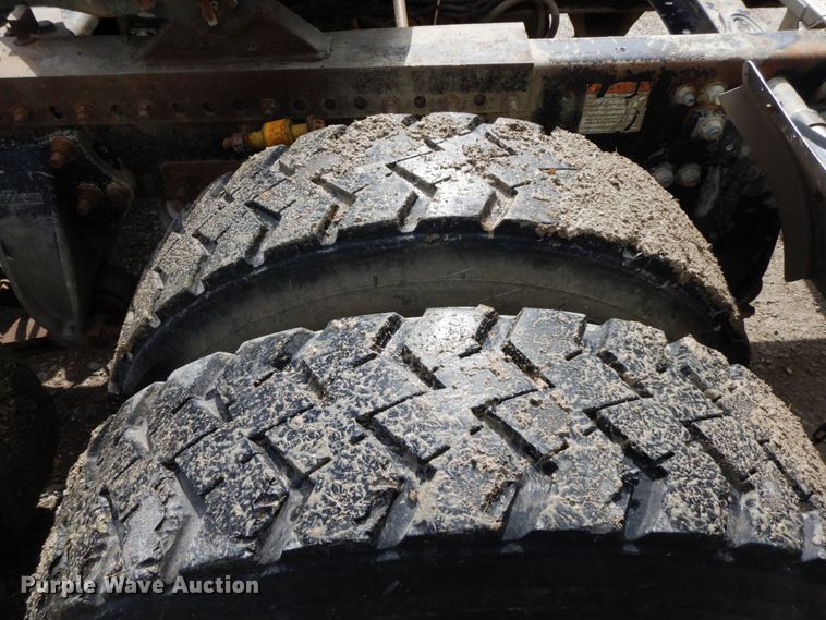 image for item HM9718 2005 Freightliner Columbia  semi truck