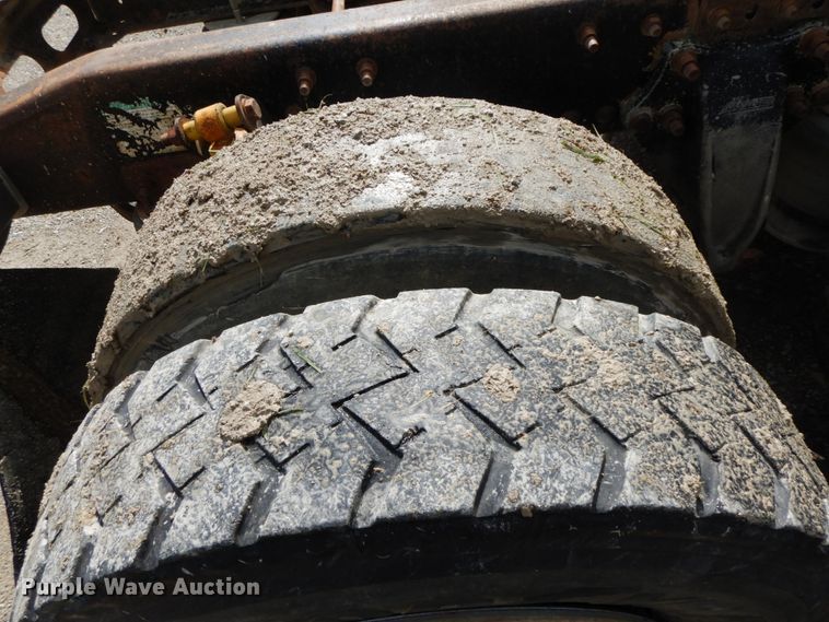 image for item HM9718 2005 Freightliner Columbia  semi truck