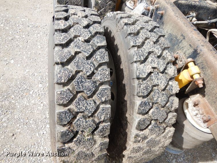 image for item HM9718 2005 Freightliner Columbia  semi truck