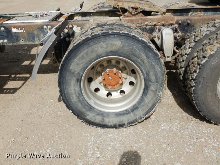 image for item HM9718 2005 Freightliner Columbia  semi truck