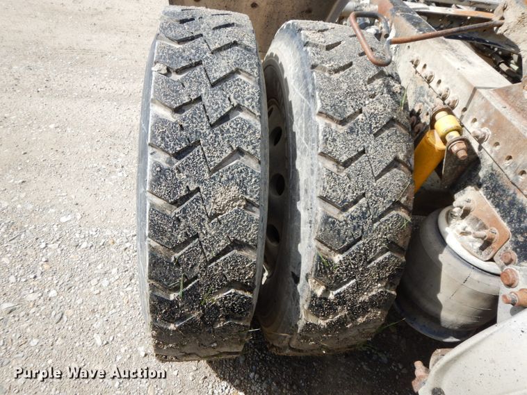 image for item HM9718 2005 Freightliner Columbia  semi truck