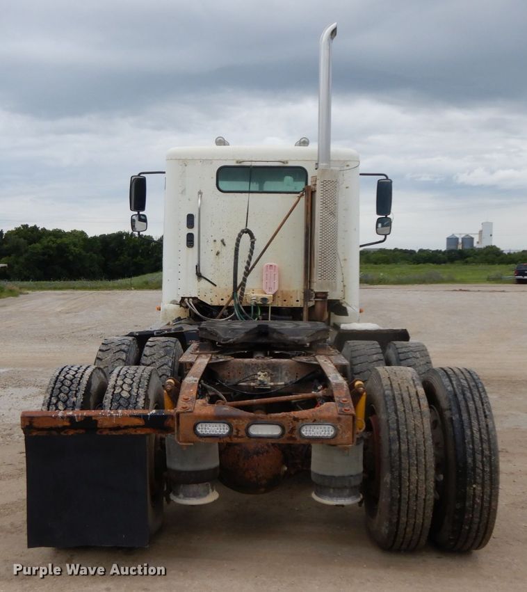 image for item HM9722 2004 Freightliner Columbia  semi truck