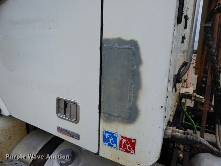 image for item HM9722 2004 Freightliner Columbia  semi truck