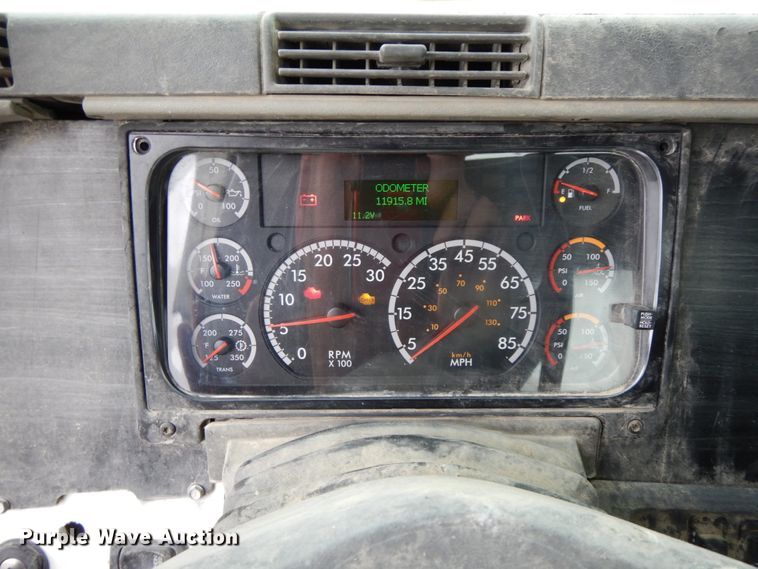 image for item HM9722 2004 Freightliner Columbia  semi truck