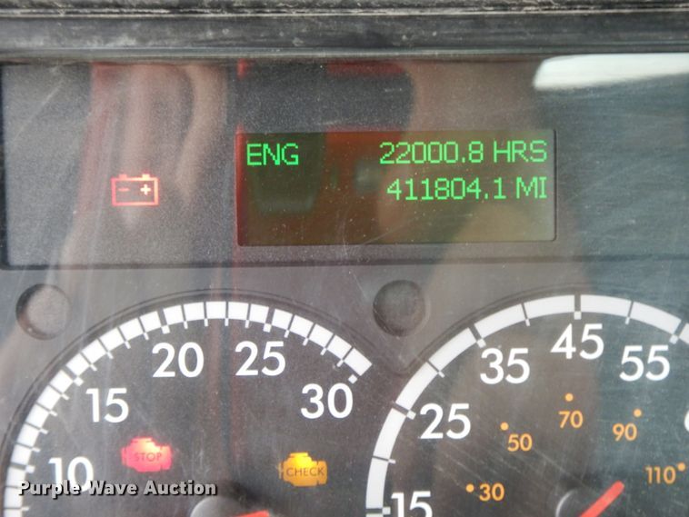 image for item HM9722 2004 Freightliner Columbia  semi truck