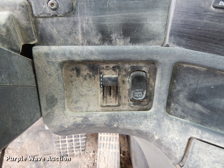 image for item HM9722 2004 Freightliner Columbia  semi truck