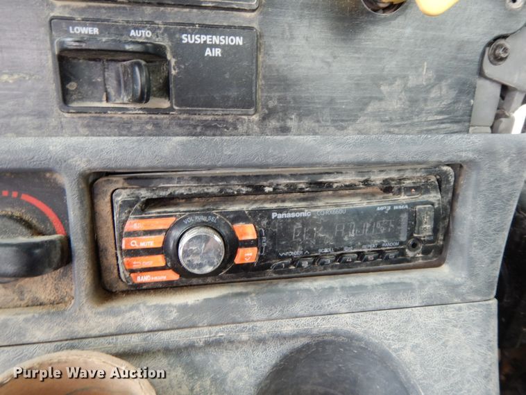 image for item HM9722 2004 Freightliner Columbia  semi truck