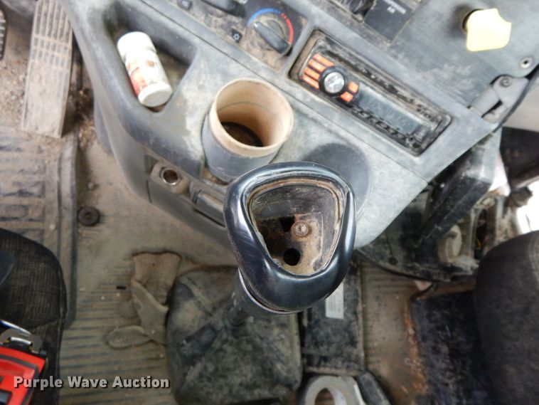 image for item HM9722 2004 Freightliner Columbia  semi truck