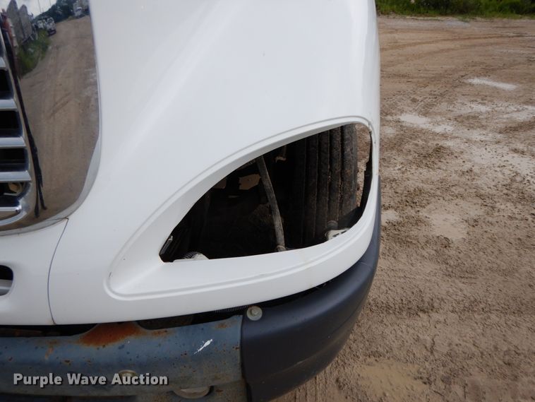 image for item HM9722 2004 Freightliner Columbia  semi truck