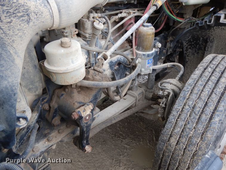 image for item HM9722 2004 Freightliner Columbia  semi truck