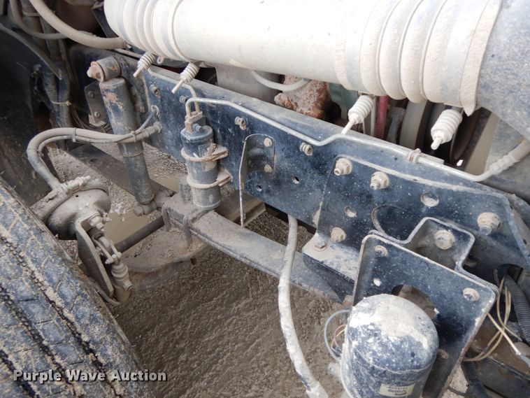 image for item HM9722 2004 Freightliner Columbia  semi truck