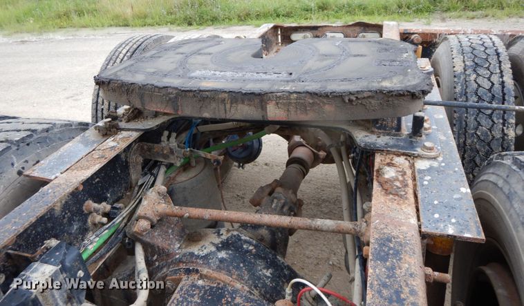 image for item HM9722 2004 Freightliner Columbia  semi truck