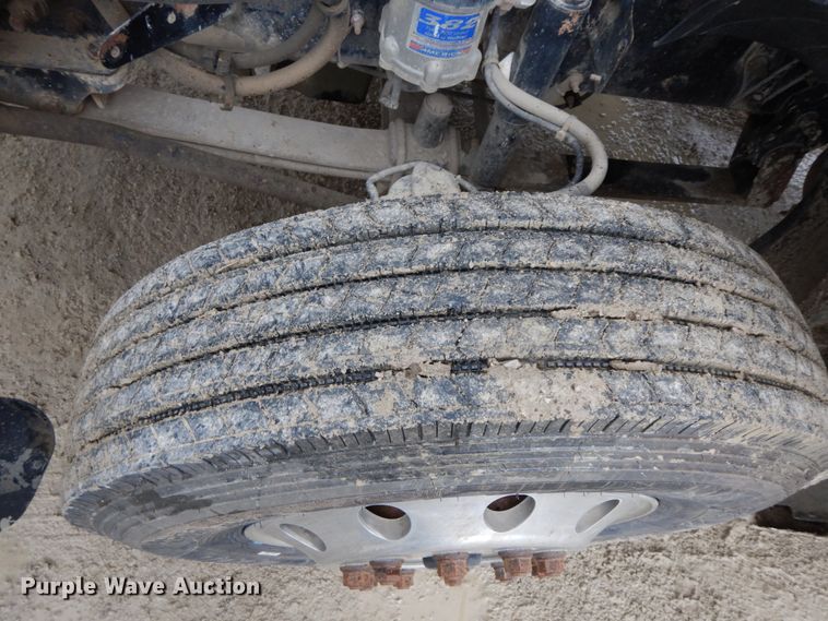 image for item HM9722 2004 Freightliner Columbia  semi truck