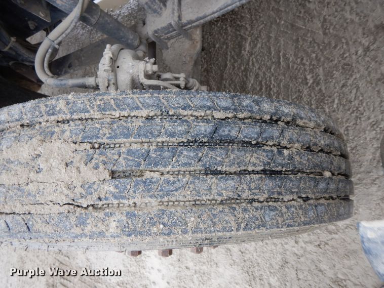 image for item HM9722 2004 Freightliner Columbia  semi truck