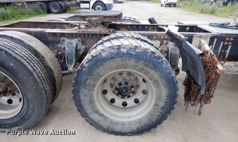 image for item HM9722 2004 Freightliner Columbia  semi truck