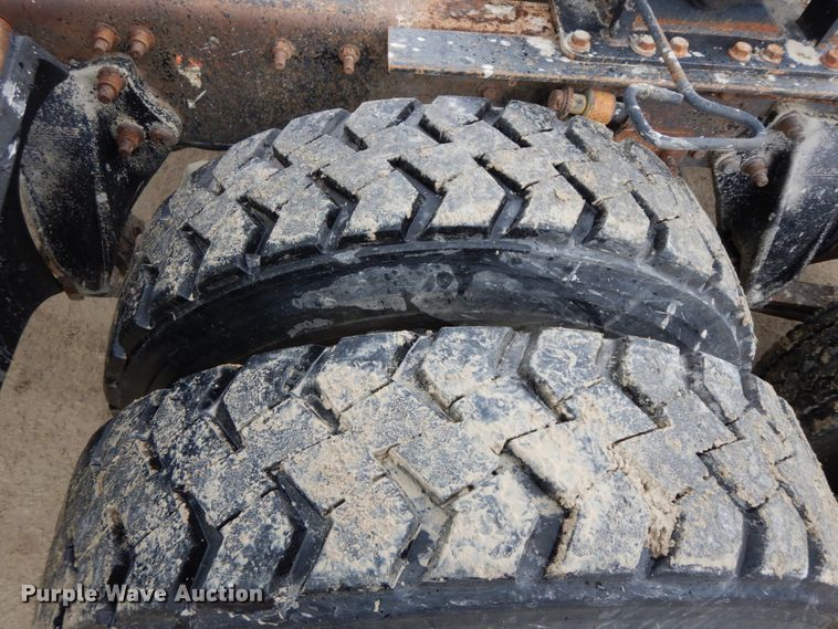 image for item HM9722 2004 Freightliner Columbia  semi truck