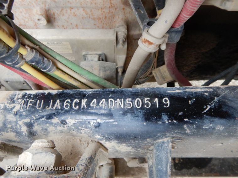 image for item HM9722 2004 Freightliner Columbia  semi truck