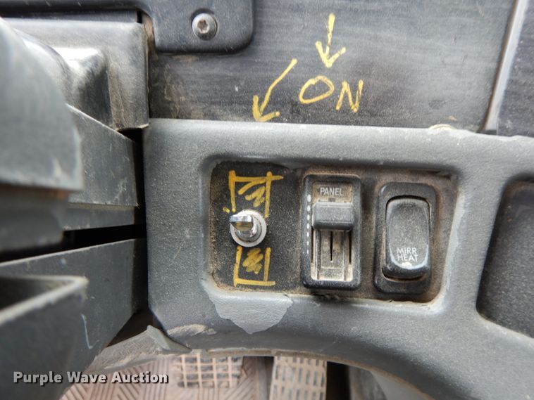 image for item HM9727 2004 Freightliner Columbia  semi truck