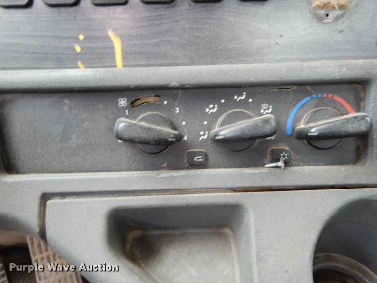 image for item HM9727 2004 Freightliner Columbia  semi truck