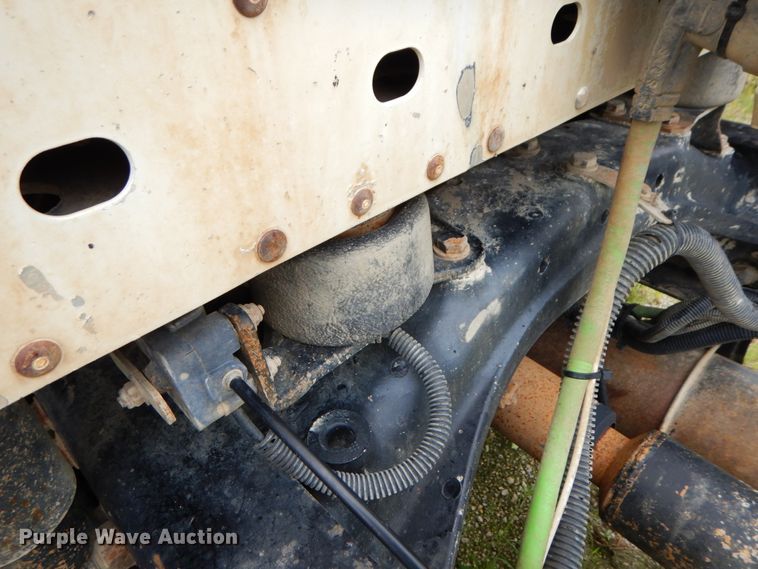 image for item HM9727 2004 Freightliner Columbia  semi truck