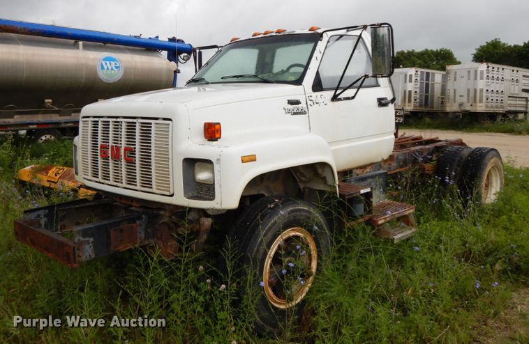 image for item HM9729 1994 GMC TopKick  truck cab and chassis