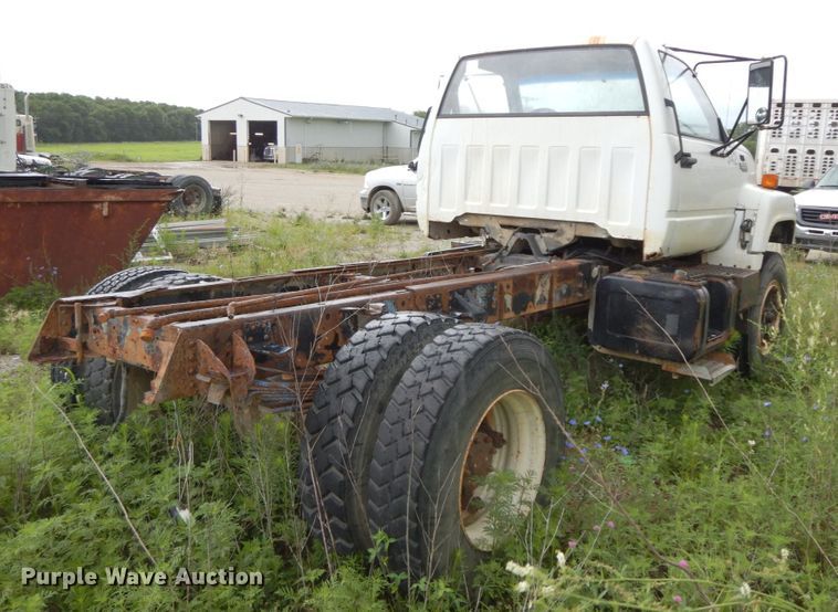 image for item HM9729 1994 GMC TopKick  truck cab and chassis