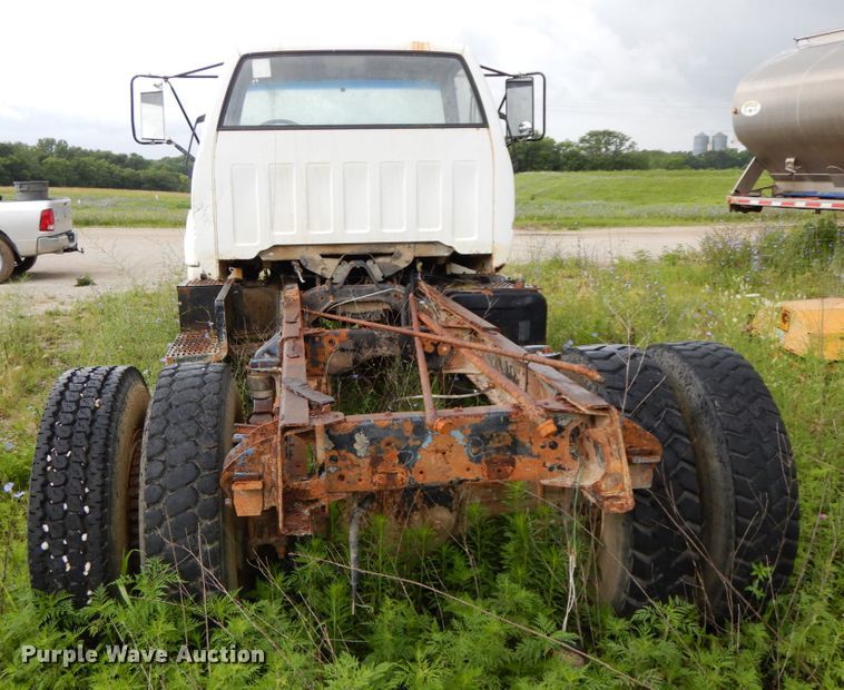 image for item HM9729 1994 GMC TopKick  truck cab and chassis