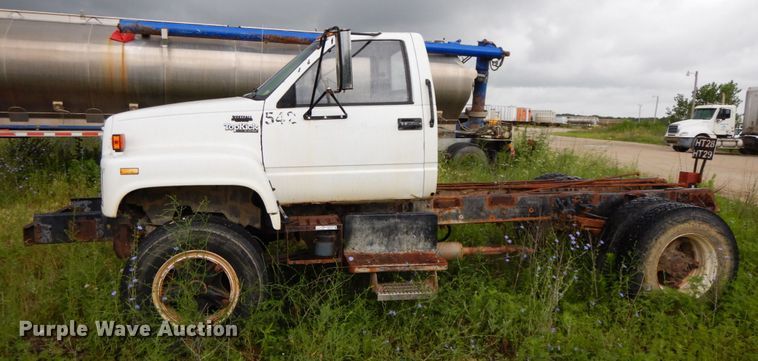 image for item HM9729 1994 GMC TopKick  truck cab and chassis