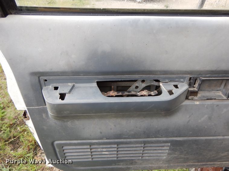 image for item HM9729 1994 GMC TopKick  truck cab and chassis