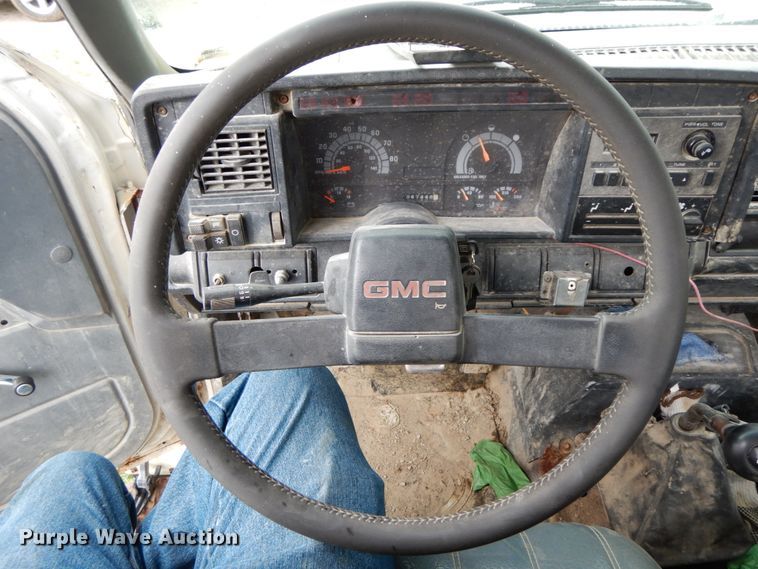 image for item HM9729 1994 GMC TopKick  truck cab and chassis