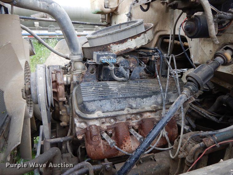 image for item HM9729 1994 GMC TopKick  truck cab and chassis