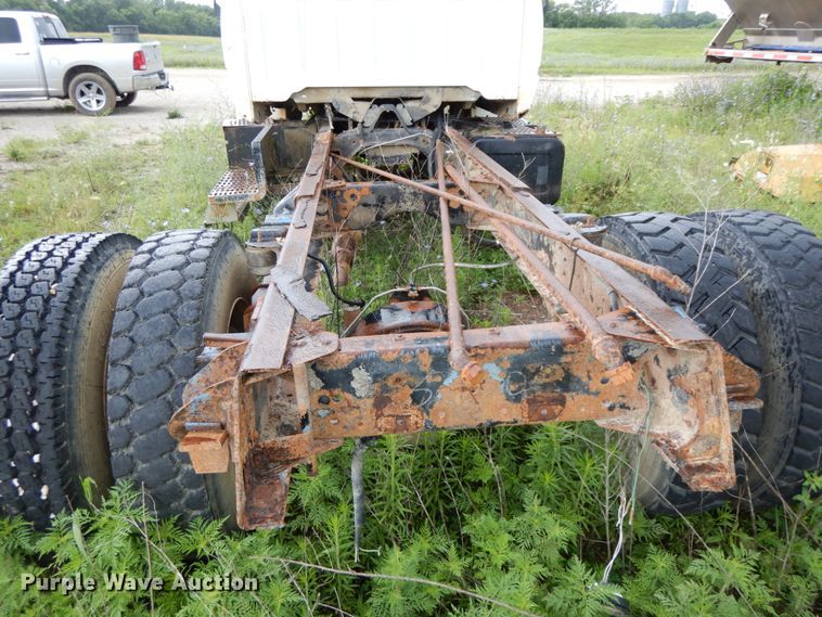 image for item HM9729 1994 GMC TopKick  truck cab and chassis