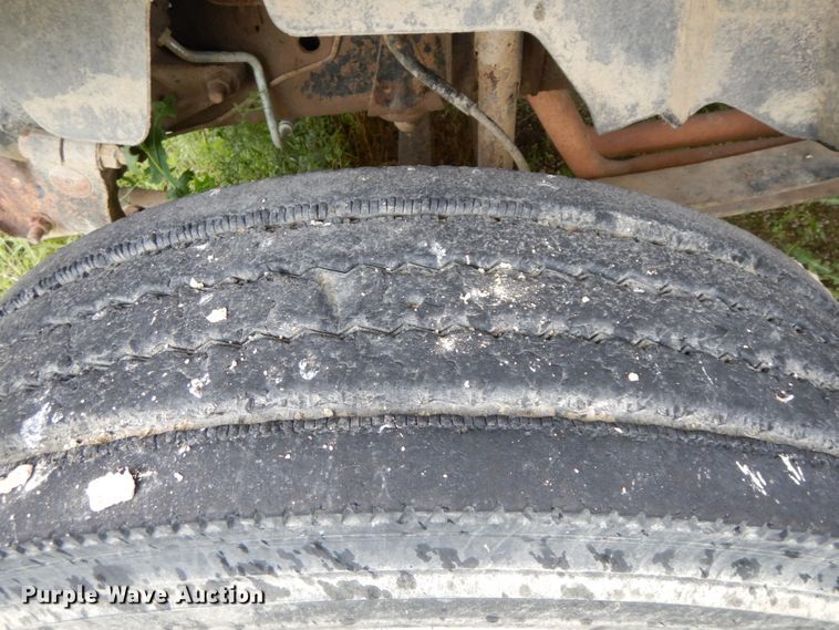 image for item HM9729 1994 GMC TopKick  truck cab and chassis