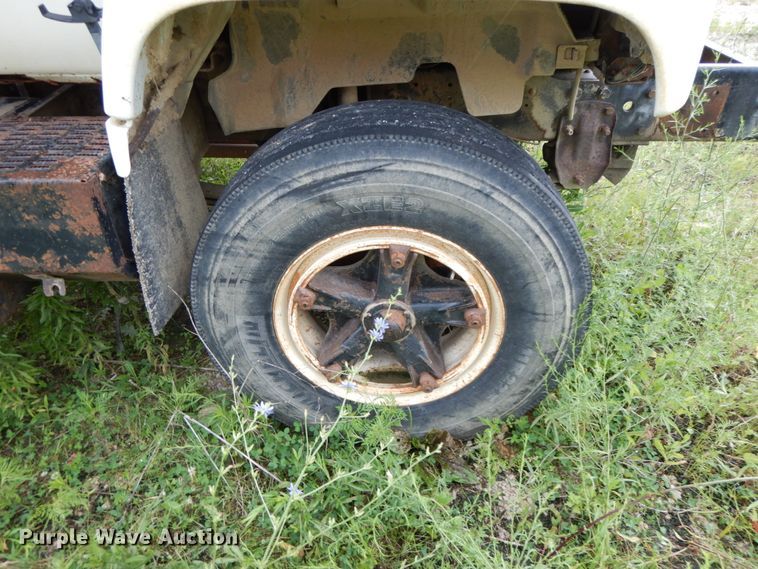 image for item HM9729 1994 GMC TopKick  truck cab and chassis