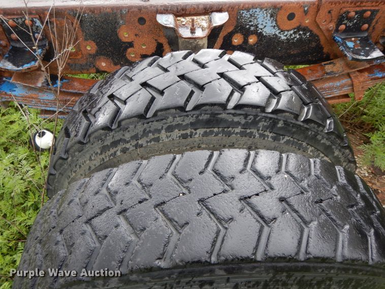 image for item HM9729 1994 GMC TopKick  truck cab and chassis