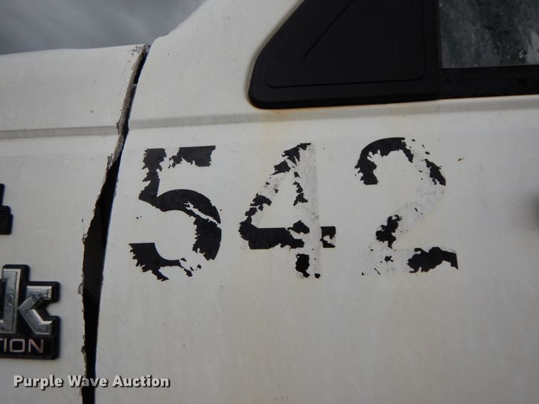 image for item HM9729 1994 GMC TopKick  truck cab and chassis