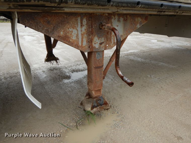 image for item HM9732 2005 Barrett livestock trailer