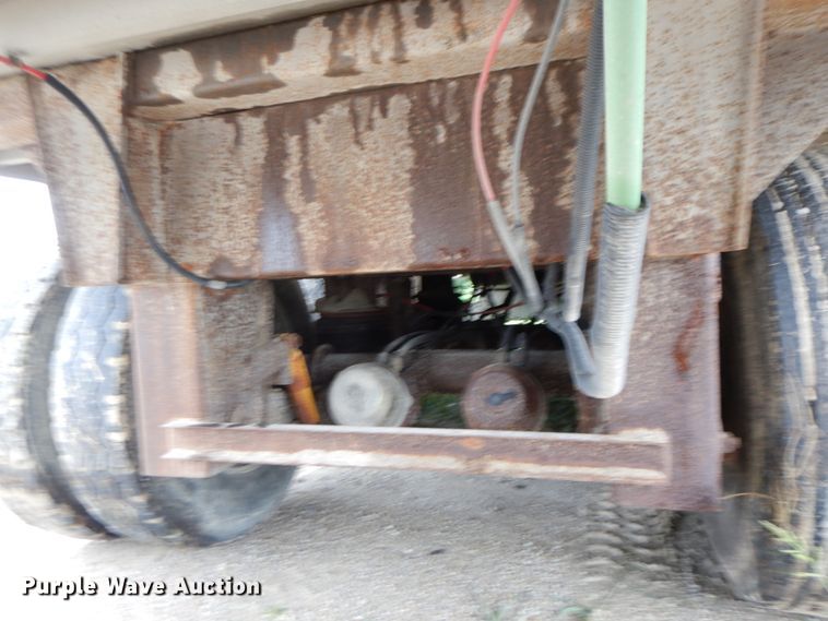 image for item HM9732 2005 Barrett livestock trailer