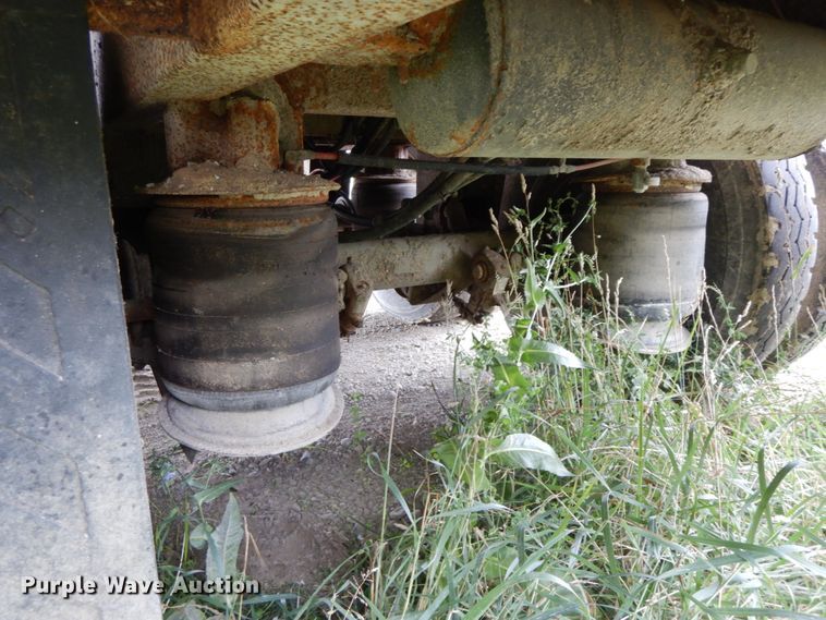 image for item HM9732 2005 Barrett livestock trailer