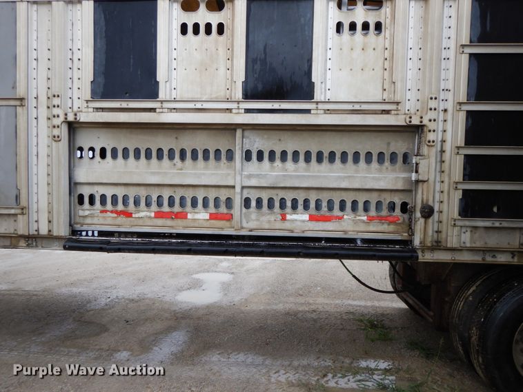 image for item HM9732 2005 Barrett livestock trailer