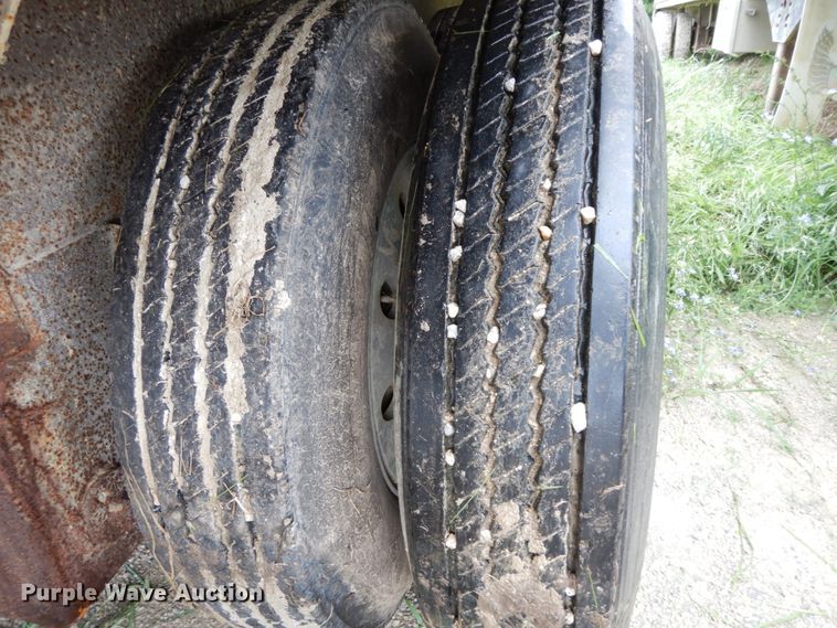 image for item HM9732 2005 Barrett livestock trailer