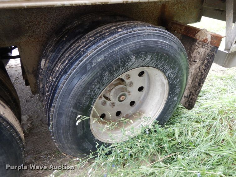 image for item HM9732 2005 Barrett livestock trailer