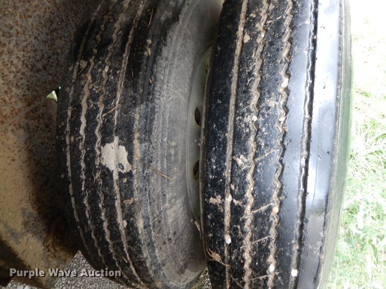 image for item HM9732 2005 Barrett livestock trailer