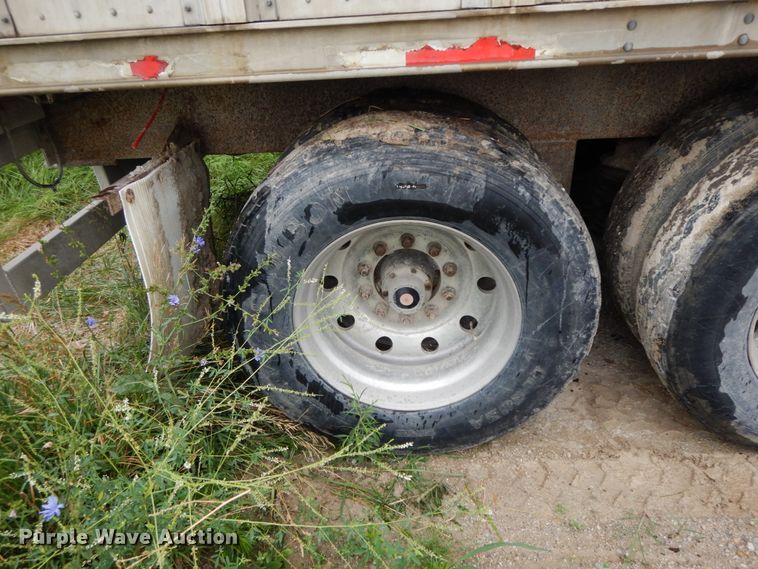 image for item HM9732 2005 Barrett livestock trailer