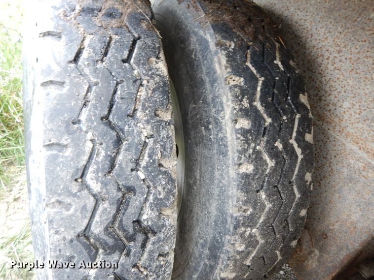 image for item HM9732 2005 Barrett livestock trailer