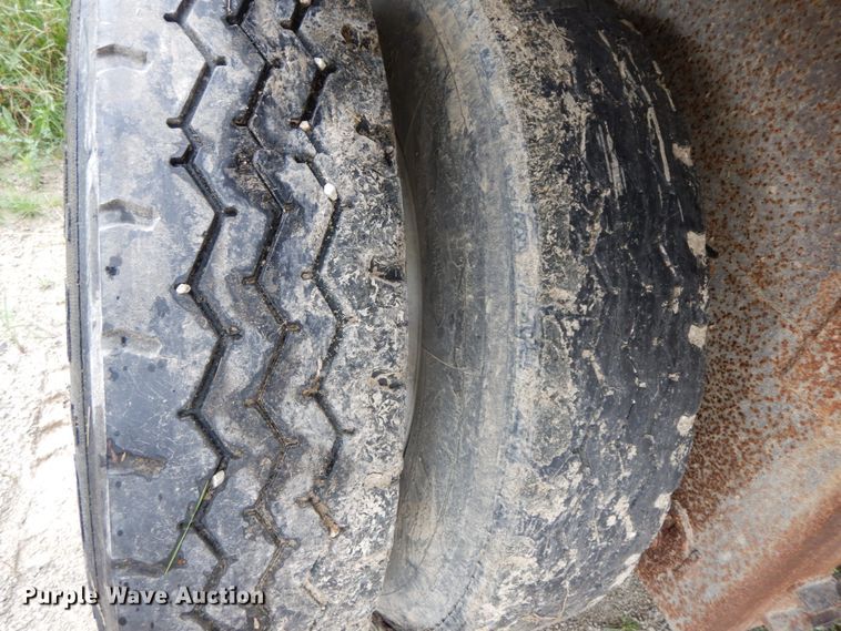 image for item HM9732 2005 Barrett livestock trailer