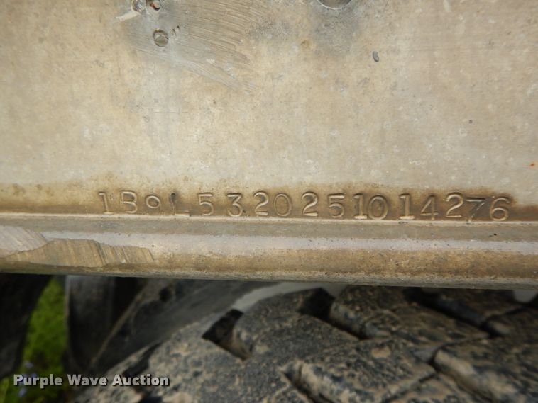 image for item HM9732 2005 Barrett livestock trailer